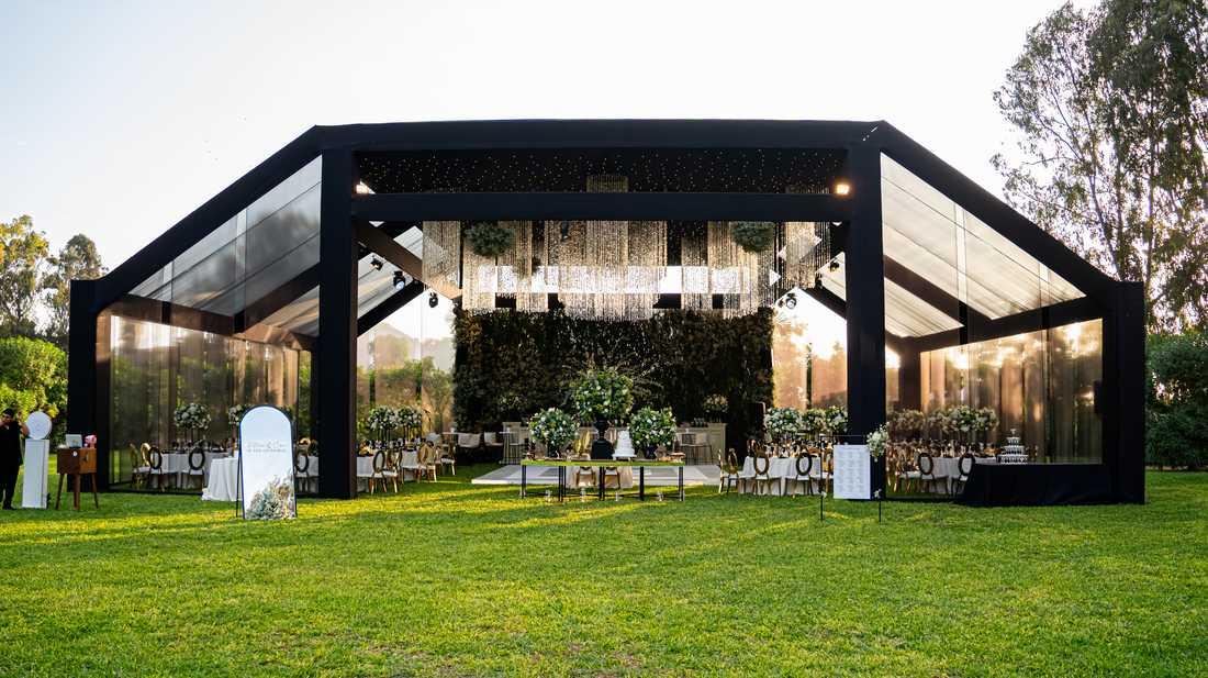 Barra de tragos artesanal decorada en evento — Gala Eventos Lima